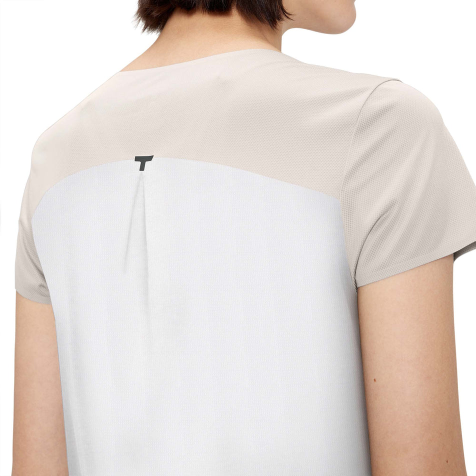 Close-up back view of a model wearing a women's On Performance T in the pearl and undyed white colour (7763908853922)