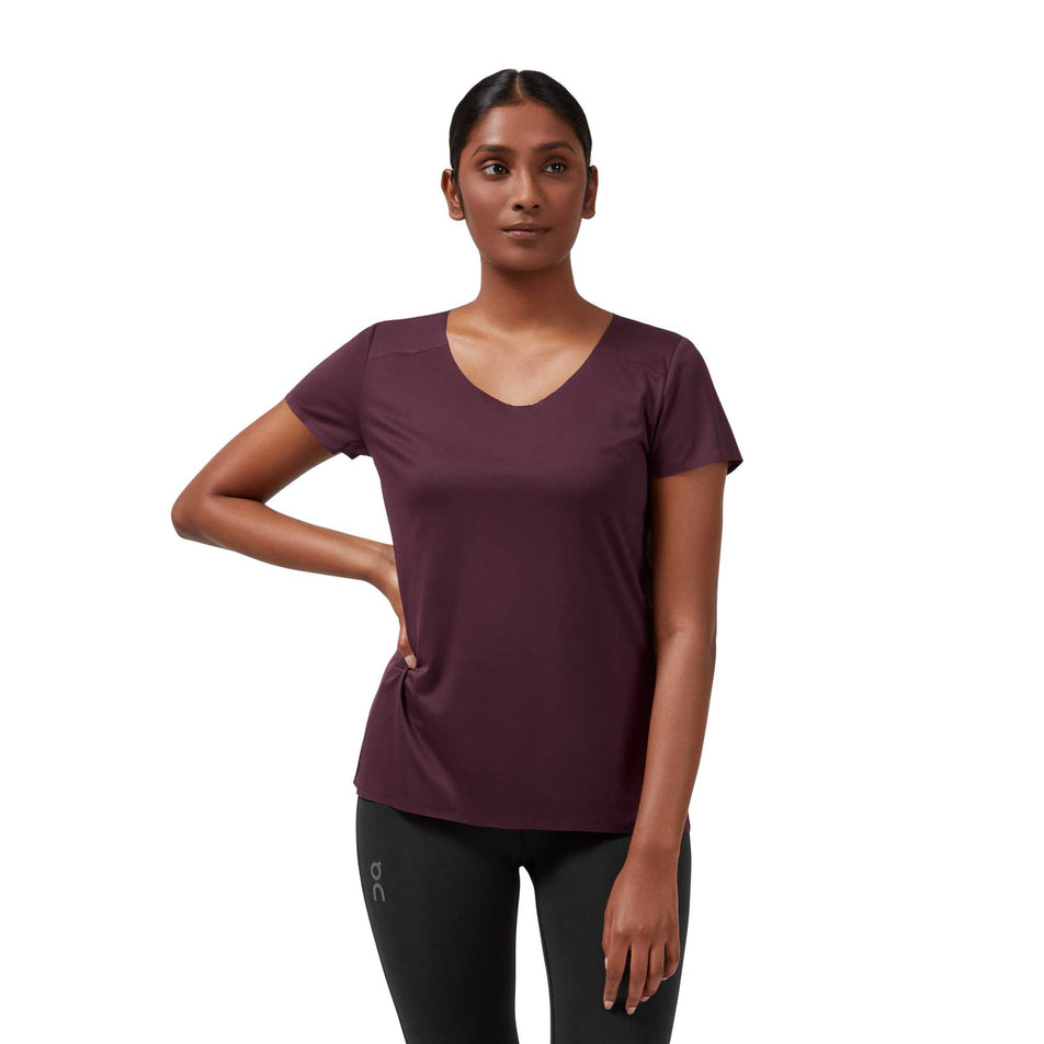 Woman wearing On Performance S/S T-Shirt. (6993690558626)