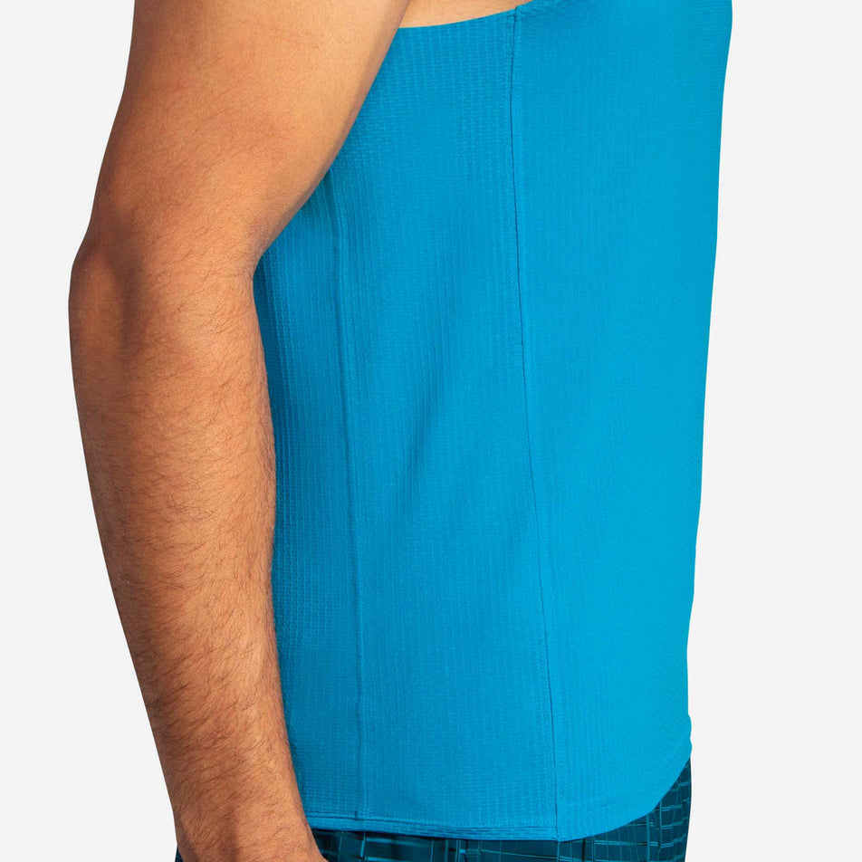 Underarm detail of Brooks Atmosphere Singlet, Men's Blue Running Vest (6913660518562)