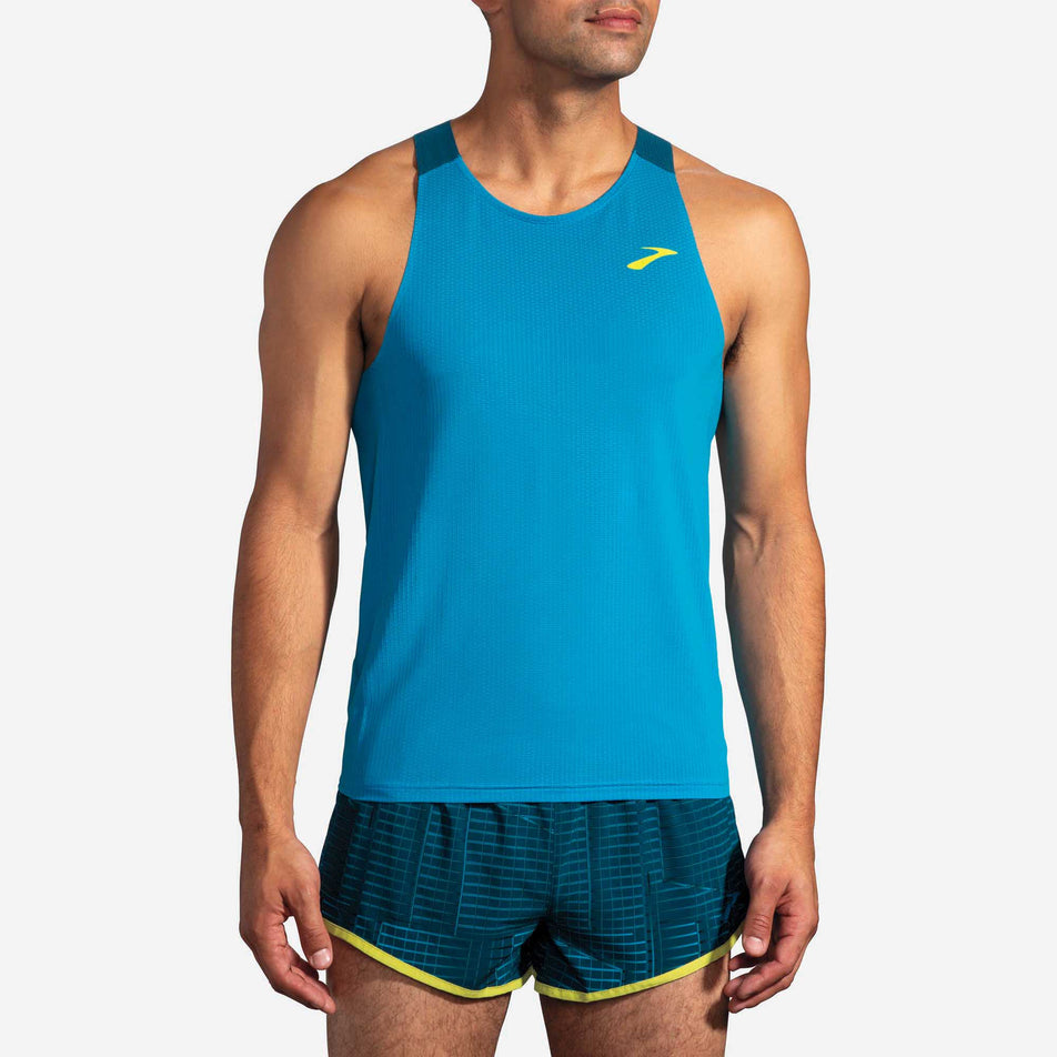 Front view of Brooks Atmosphere Singlet, Men's Blue Running Vest (6913660518562)