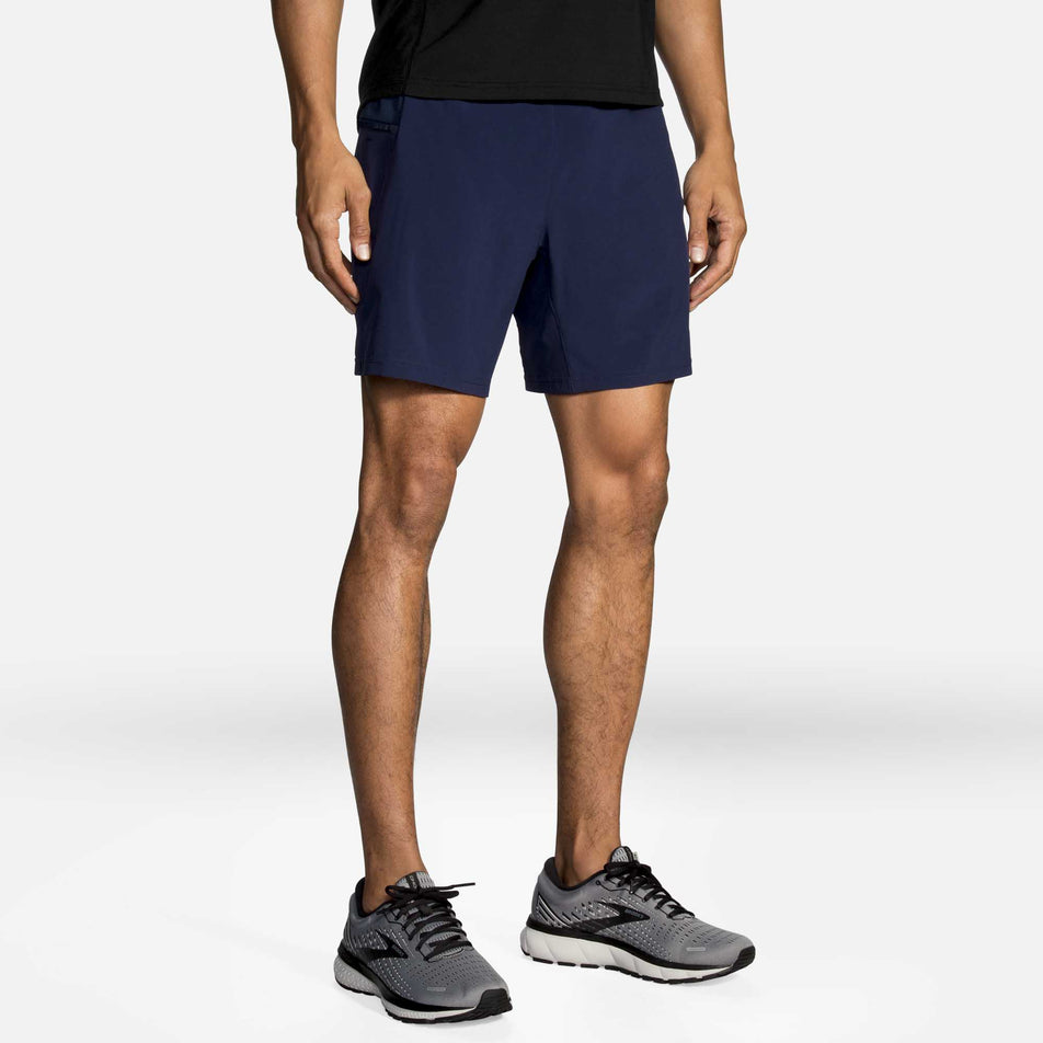 The front of a male model wearing the men's Brooks Sherpa 7