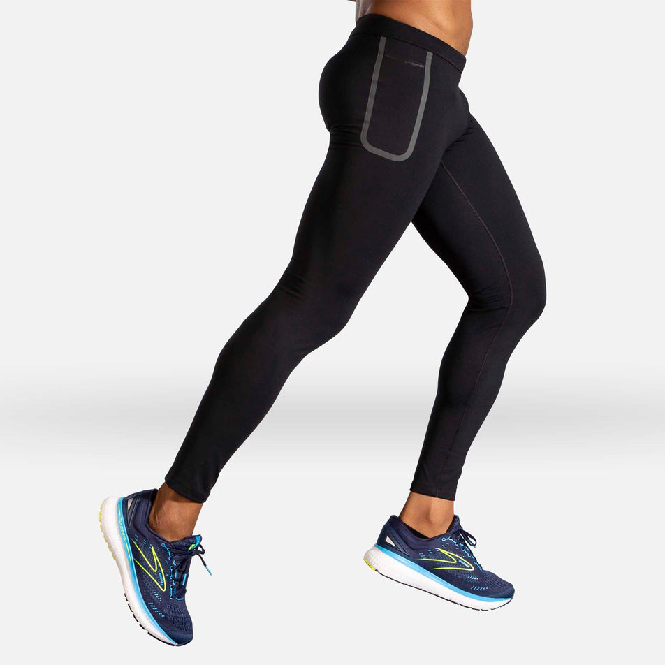 Side of  Brooks Momentum Thermal Tight (6913840742562)