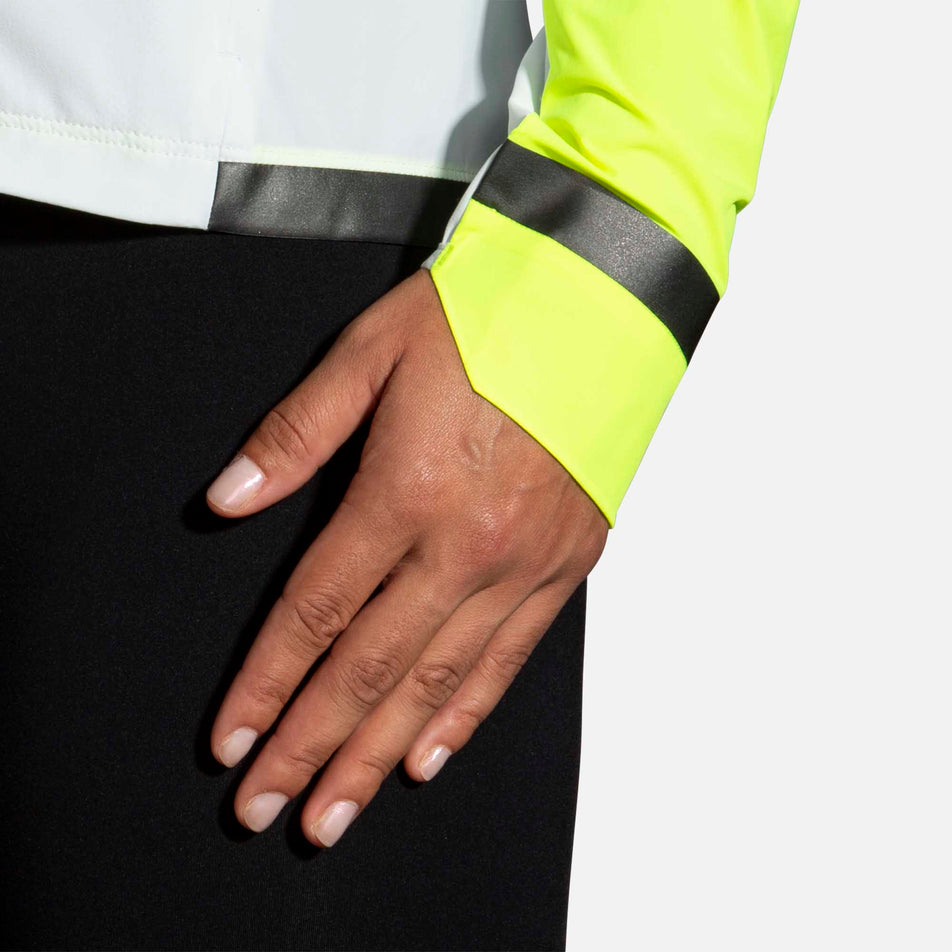 Wrist detail on Brooks Carbonite Jacket (6913860599970)