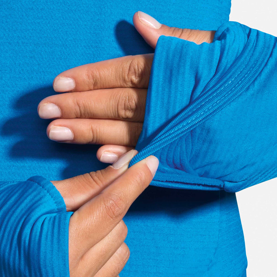 Thumb loop detail on Brooks Notch Thermal Hoodie (6913969782946)