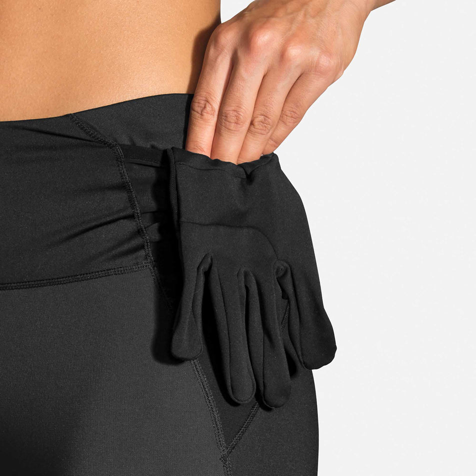 Side pocket detail on Brooks Switch Hybrid Tights (6913993179298)