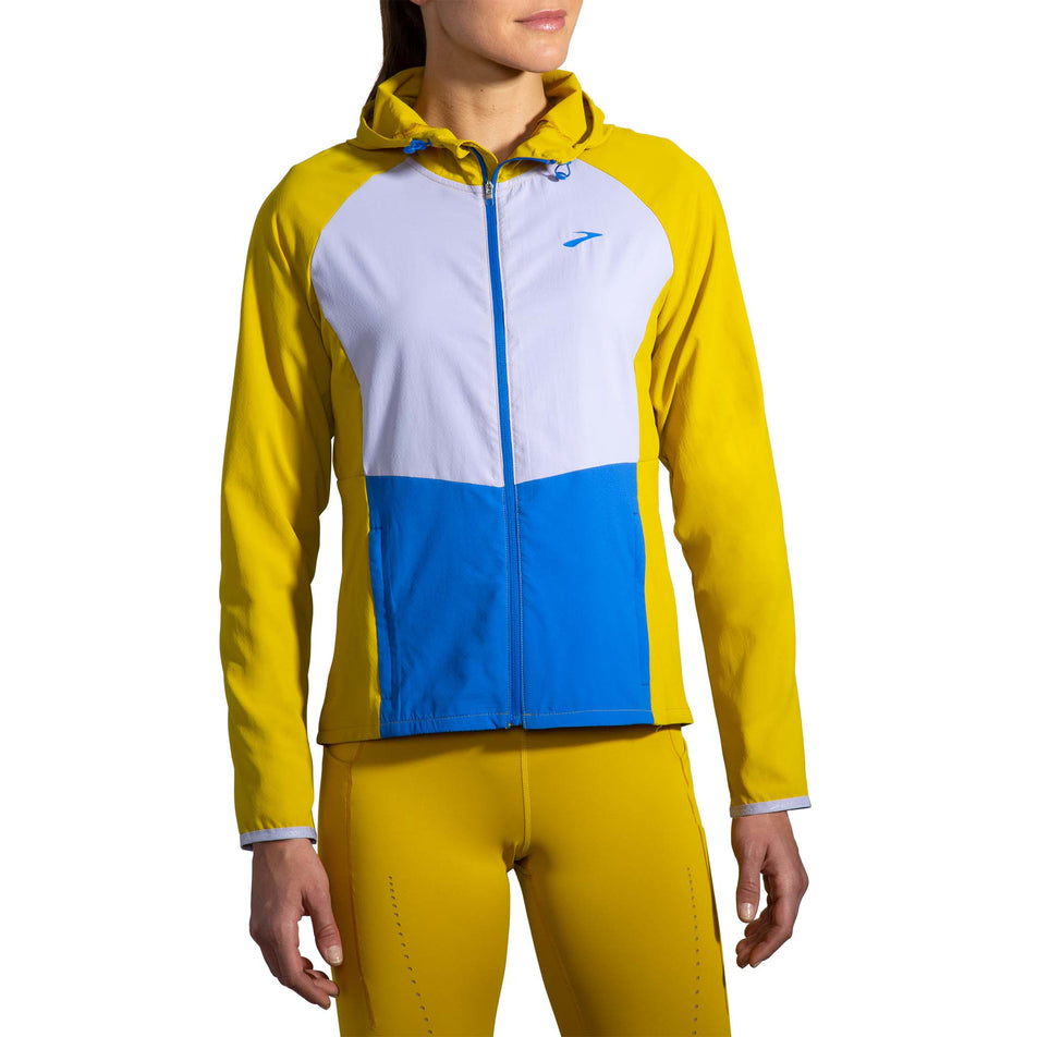 Front model view of women's brooks canopy jacket (7327500075170)