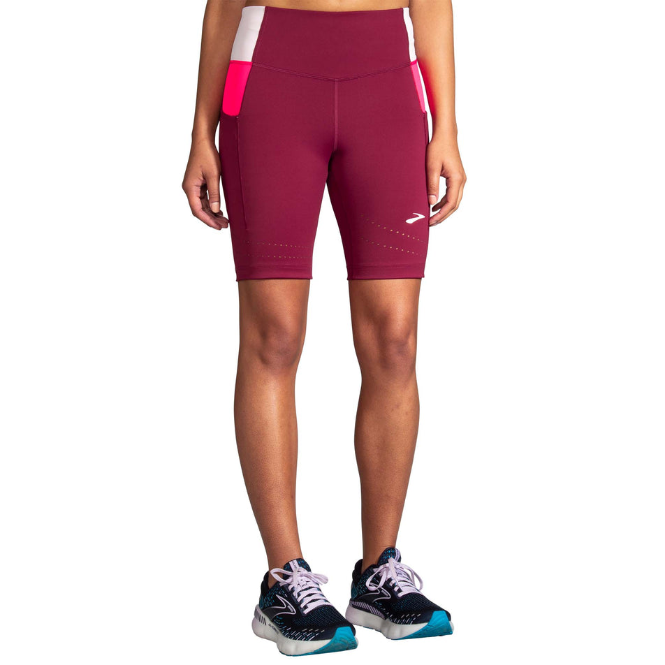 Front view of a model wearing a pair of Brooks Women's Method 8