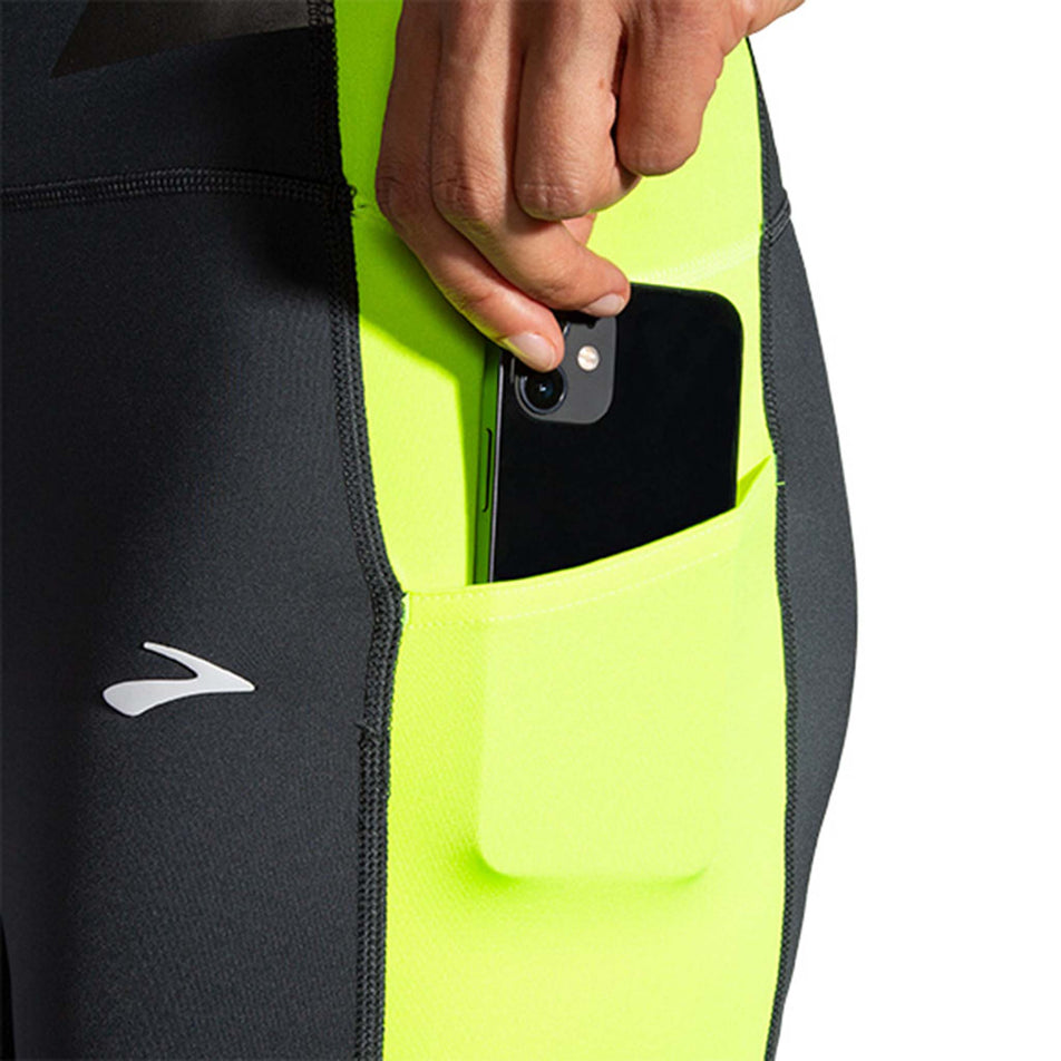 Pouch pocket view of Brooks Women's Run Visible 6