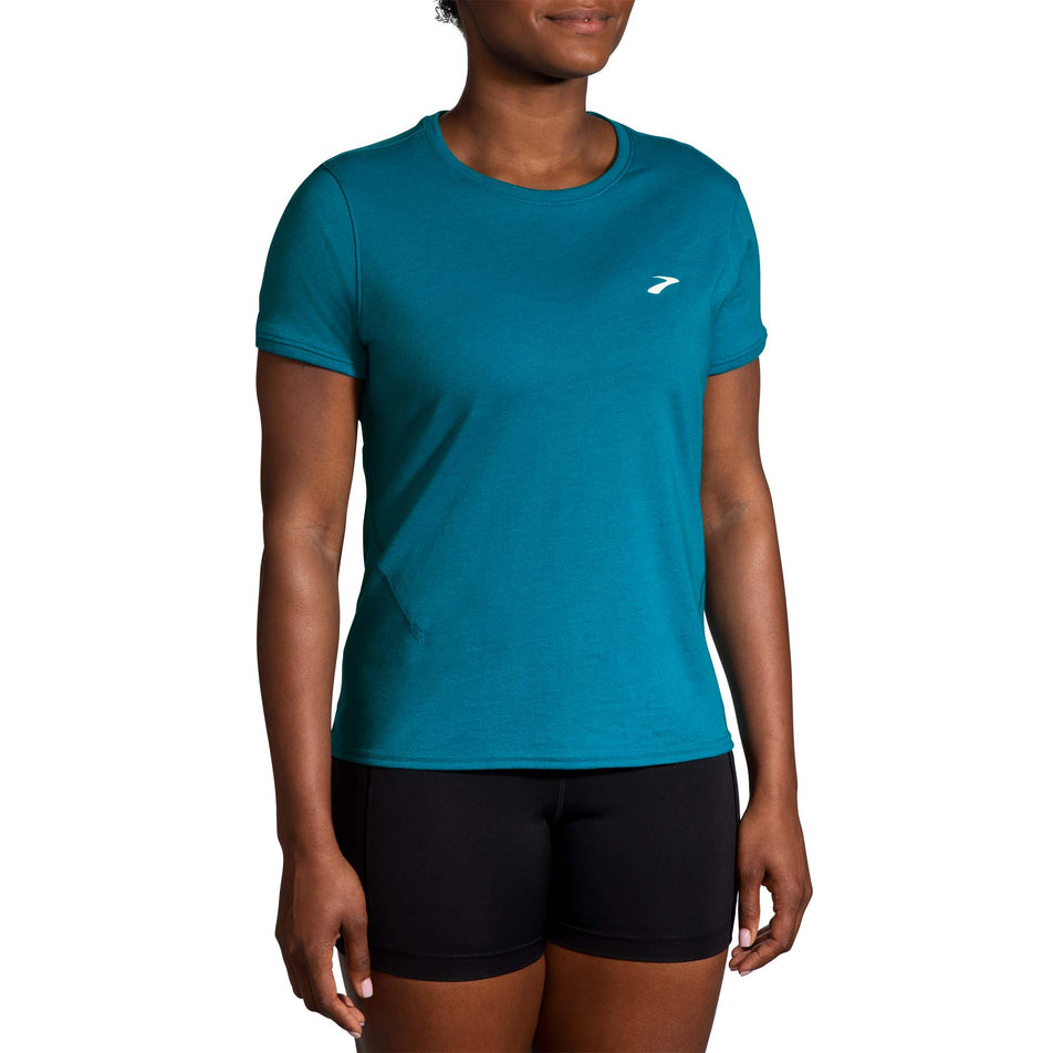 Front view of a model wearing a Brooks Women's Distance Short Sleeve 2.0 Top (7778545795234)