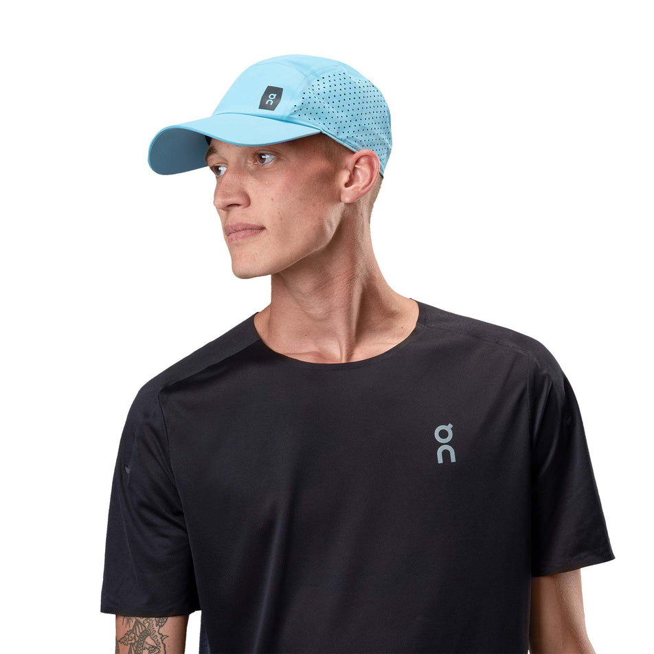 Front angled view of unisex On Lightweight Running Cap in blue (7520181977250)