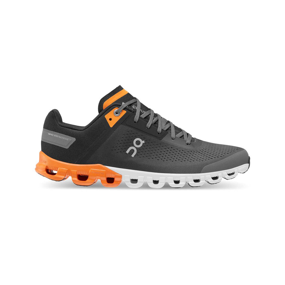 Lateral view of men's on cloudflow running shoes in black (7525327929506)