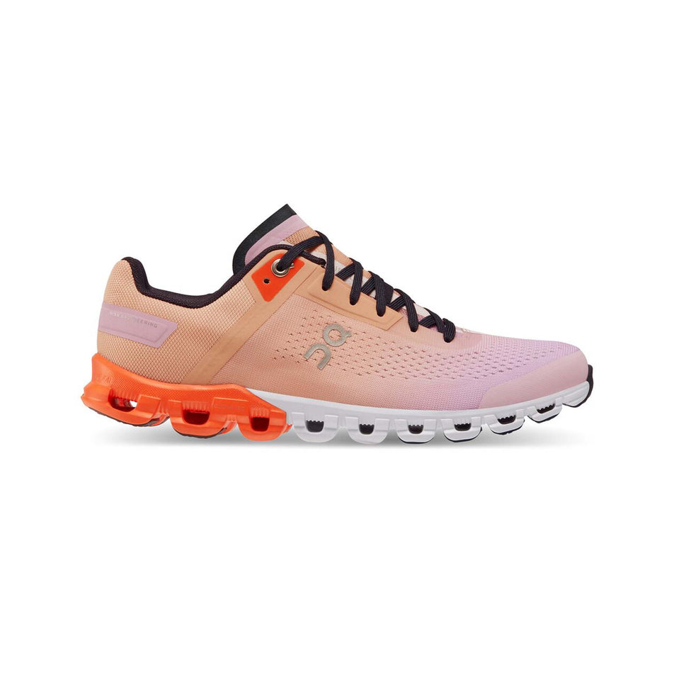 Lateral view of women's on cloudflow running shoes in pink (7525347557538)