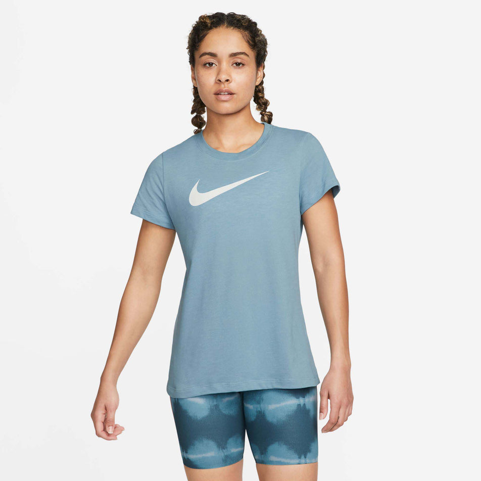Front view of women's nike dry tee dfc crew (7386195558562)