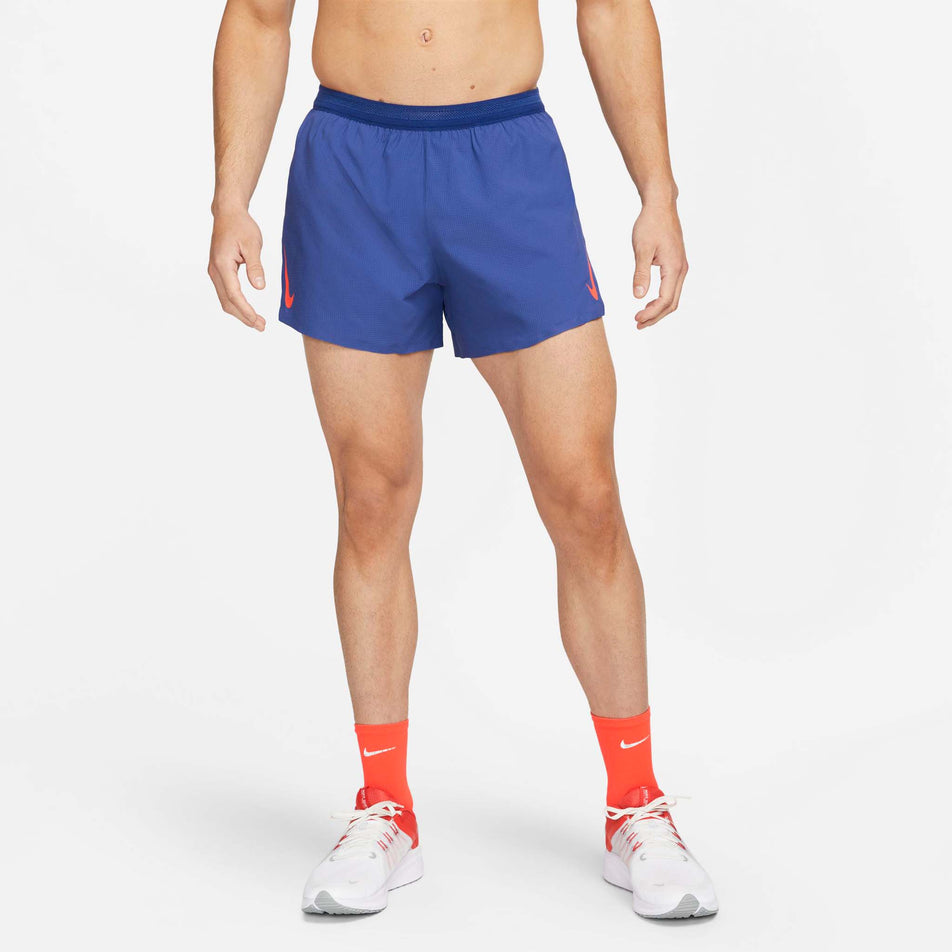 Front view of men's nike aeroswift 4in short (7327935103138)