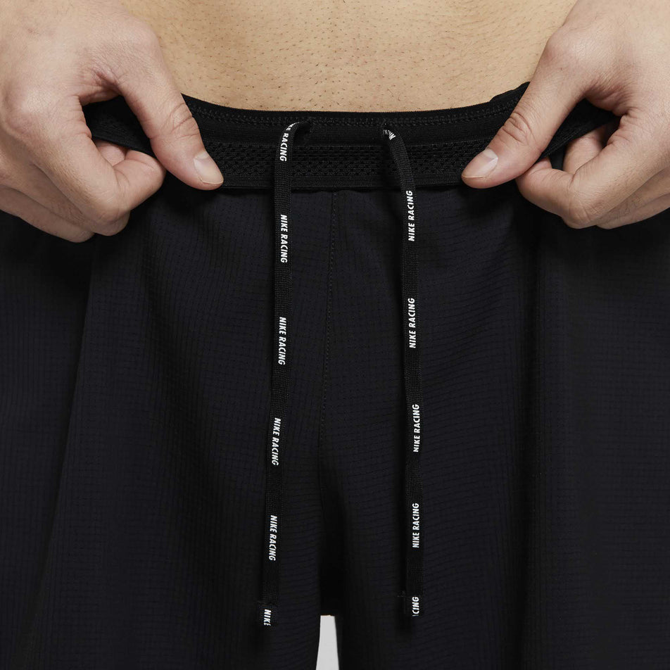 Waistband detail on Nike Aeroswift 4 Inch Shorts (6917868486818)