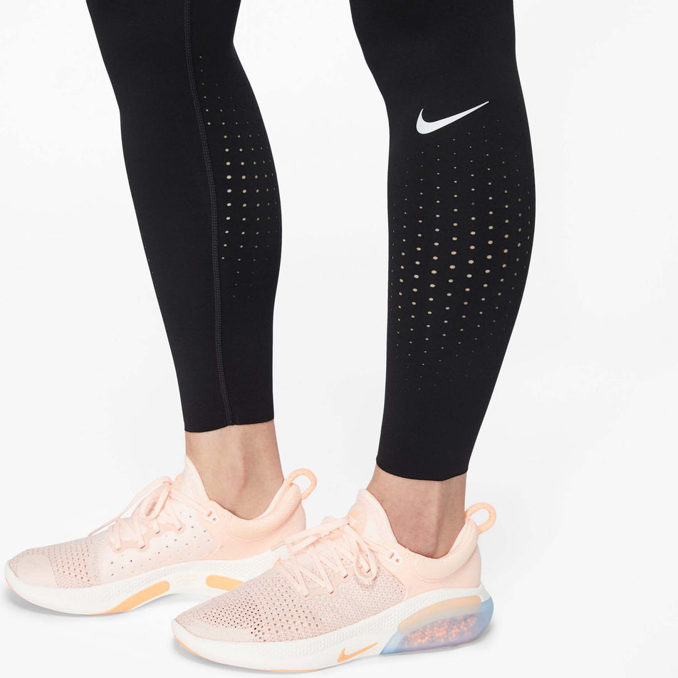 Perforated view of women's nike epic luxe tight (7364799332514)