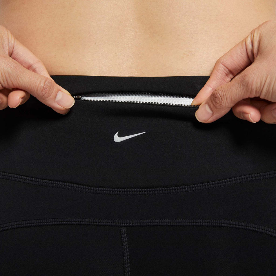 Zip secure pocket view of women's nike epic luxe tight (7364799332514)