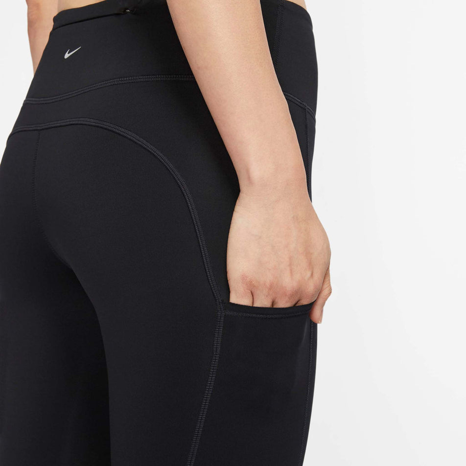 Pouch pocket view of women's nike epic luxe tight (7364799332514)