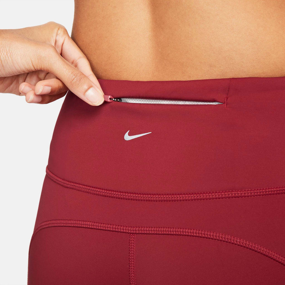 Rear zip pocket view of women's nike epic luxe tight (7247703736482)