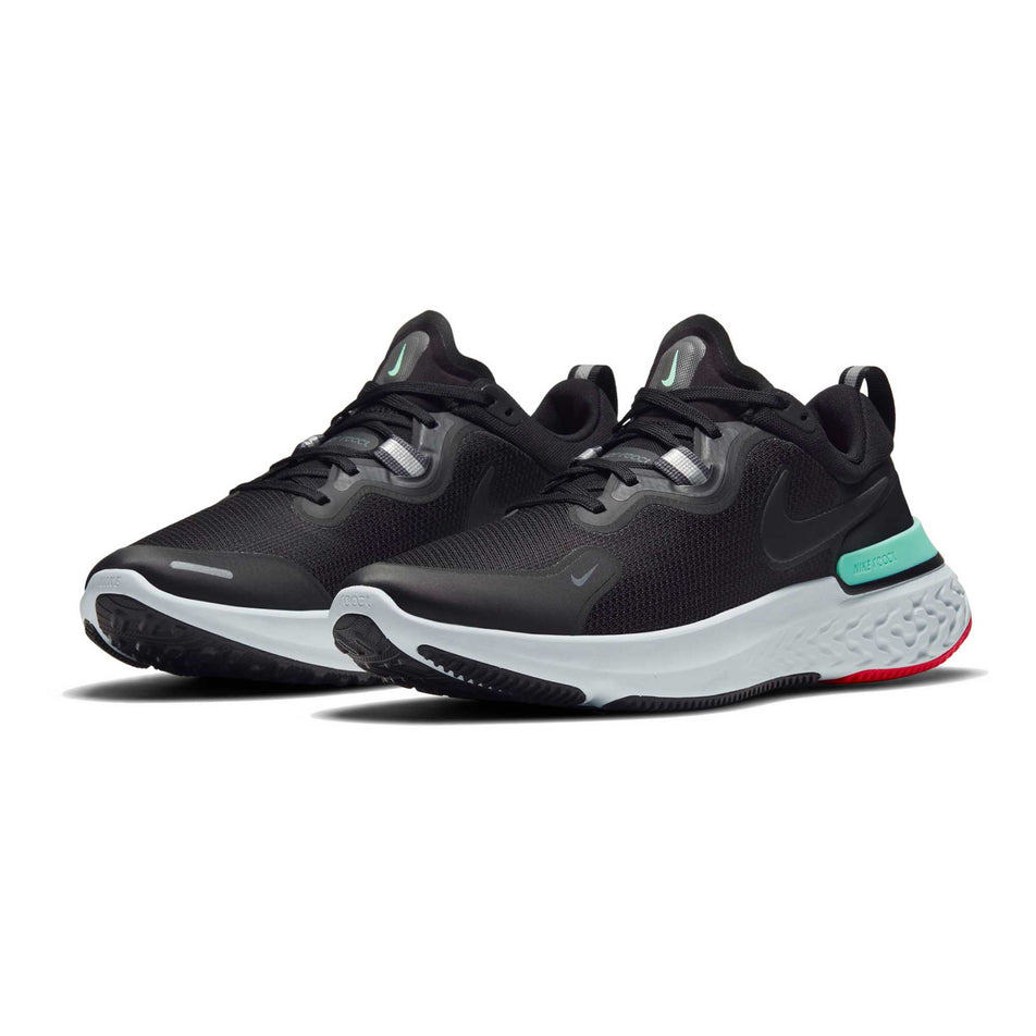 The right and left shoes from a pair of men's Nike React Miler (6899278315682)