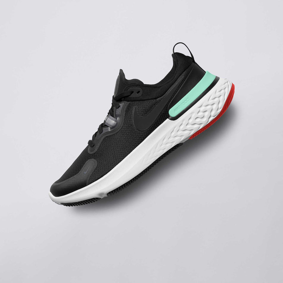 The left shoe from a pair of men's Nike React Miler in a slanted position (6899278315682)