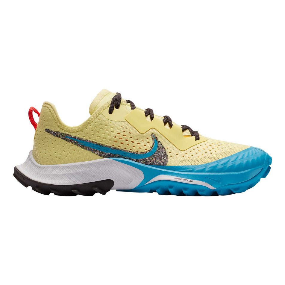 The right shoe from a pair of women's Nike Air Zoom Terra Kiger 7 (6899413287074)