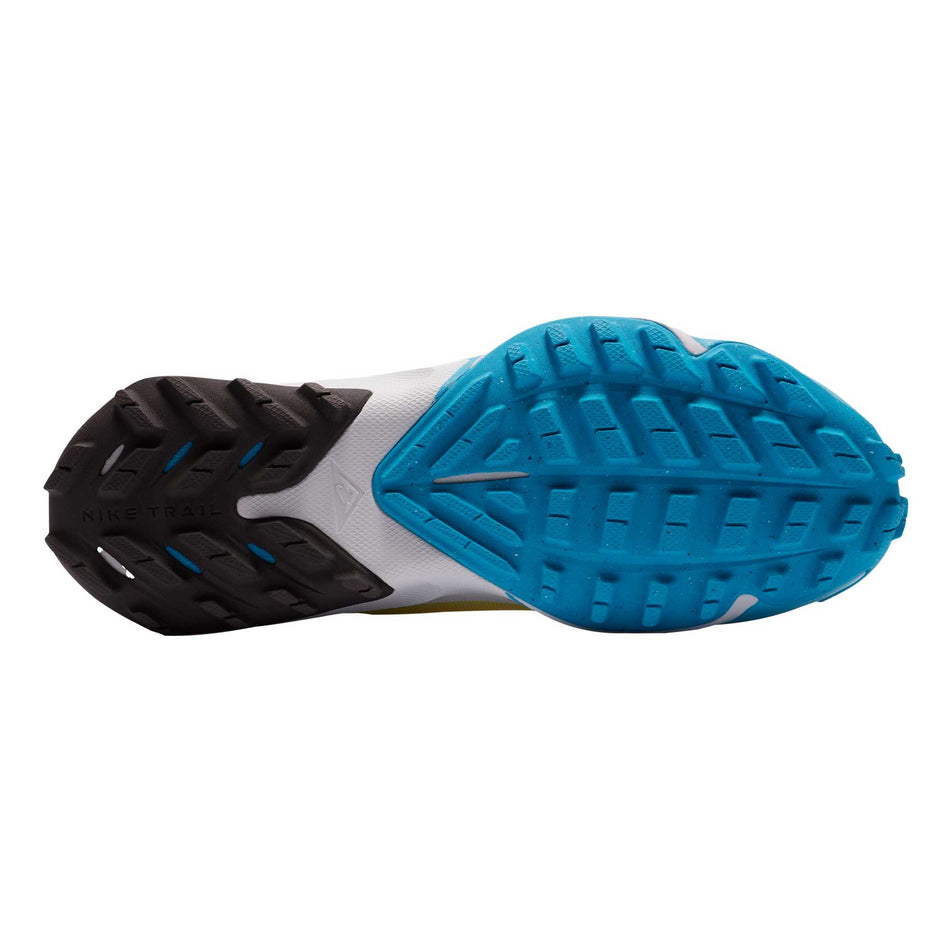 The full outsole on the right shoe from a pair of women's Nike Air Zoom Terra Kiger 7 (6899413287074)