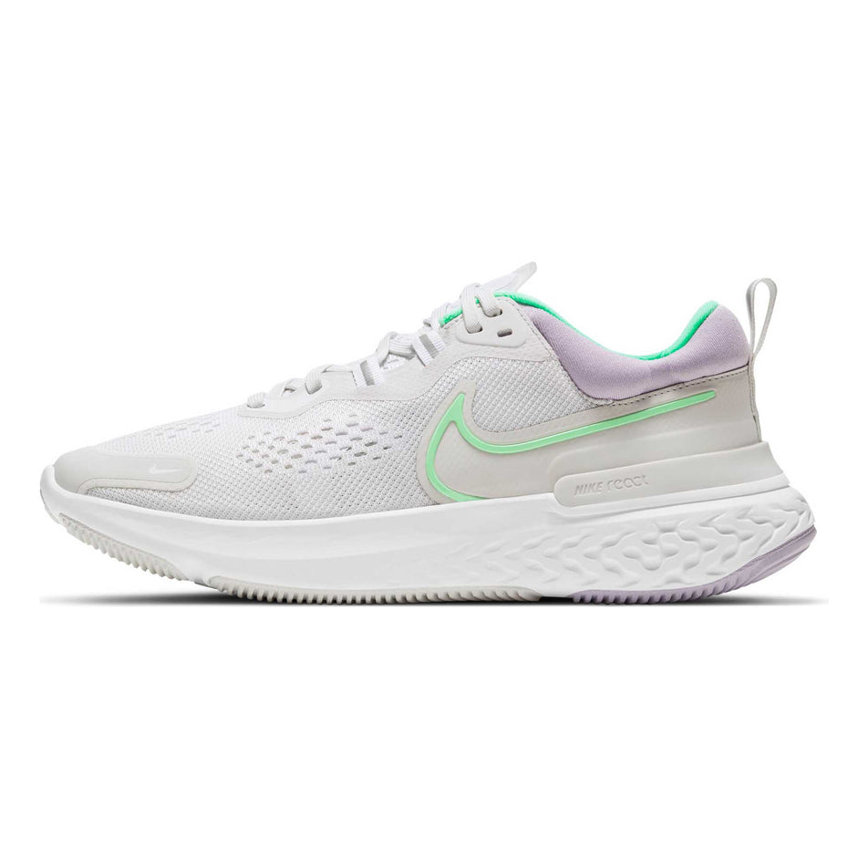The left shoe from a pair of women's Nike React Miler 2 (6899776454818)