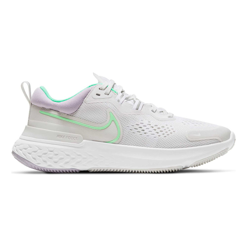 The right shoe from a pair of women's Nike React Miler 2 (6899776454818)
