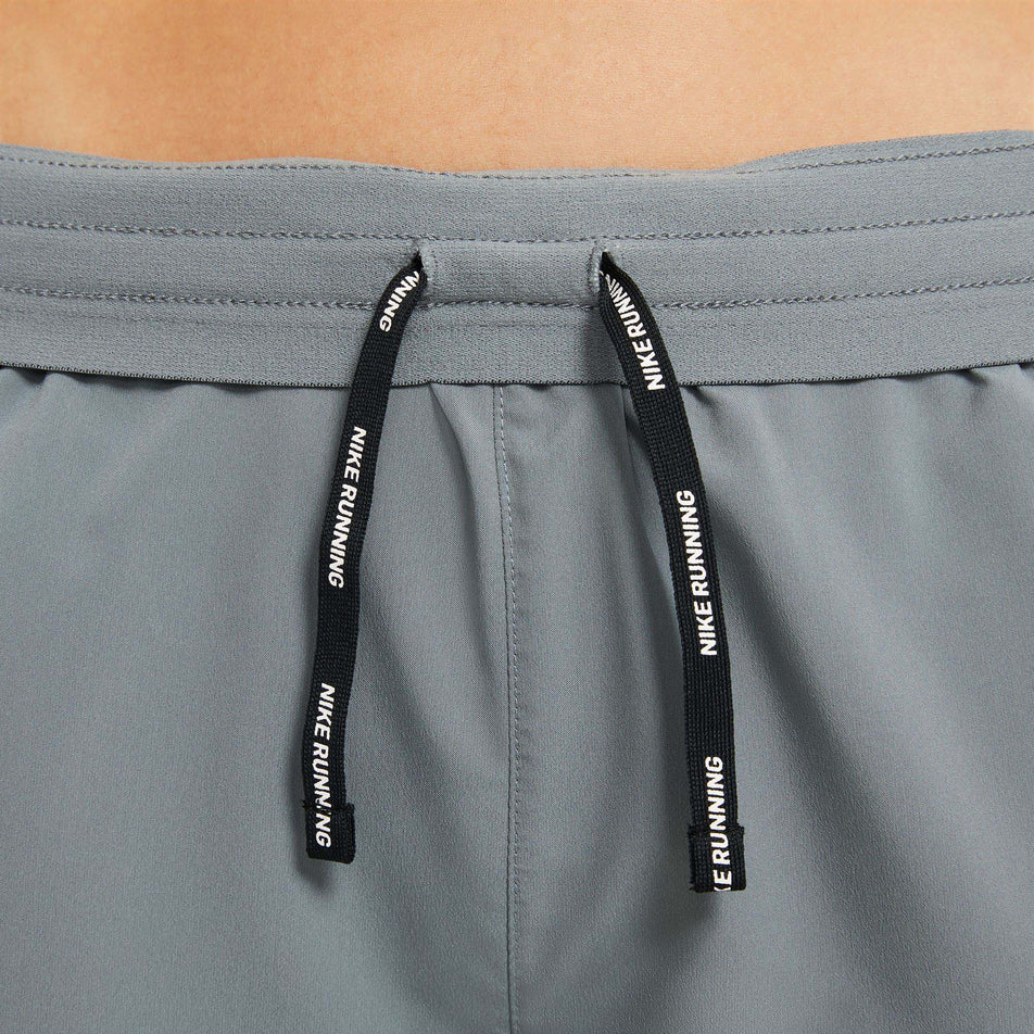 Wasitband view of women's nike tempo luxe short 5in (7384766447778)