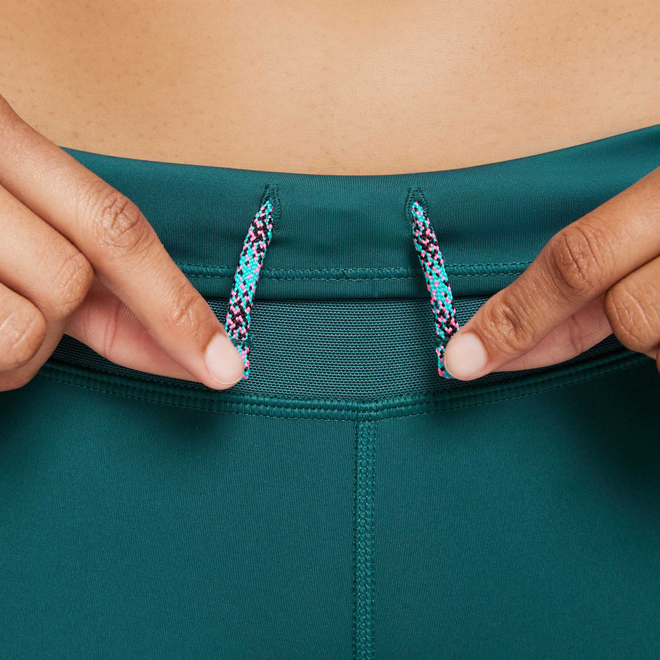Waistband view of women's nike epic lux tight short trail (6918053560482)