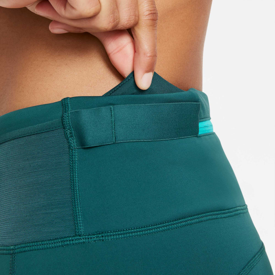 Stash loop view of women's nike epic lux tight short trail (6918053560482)