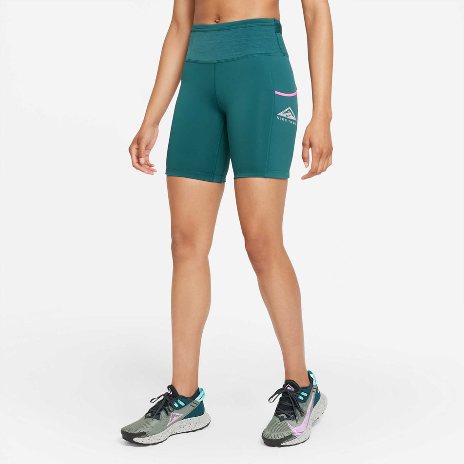 Model view of women's nike epic lux tight short trail (6918053560482)