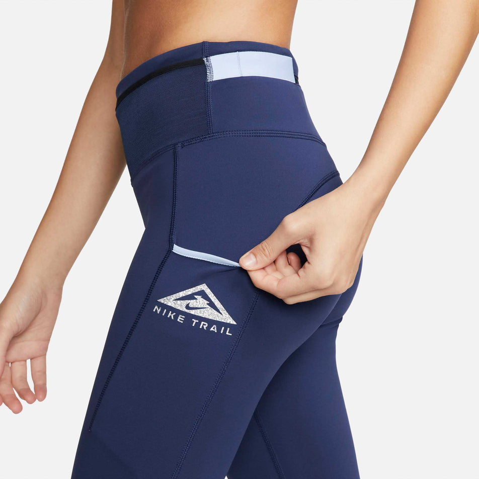 Side pouch view of women's nike epic luxe tight trail (6918108446882)