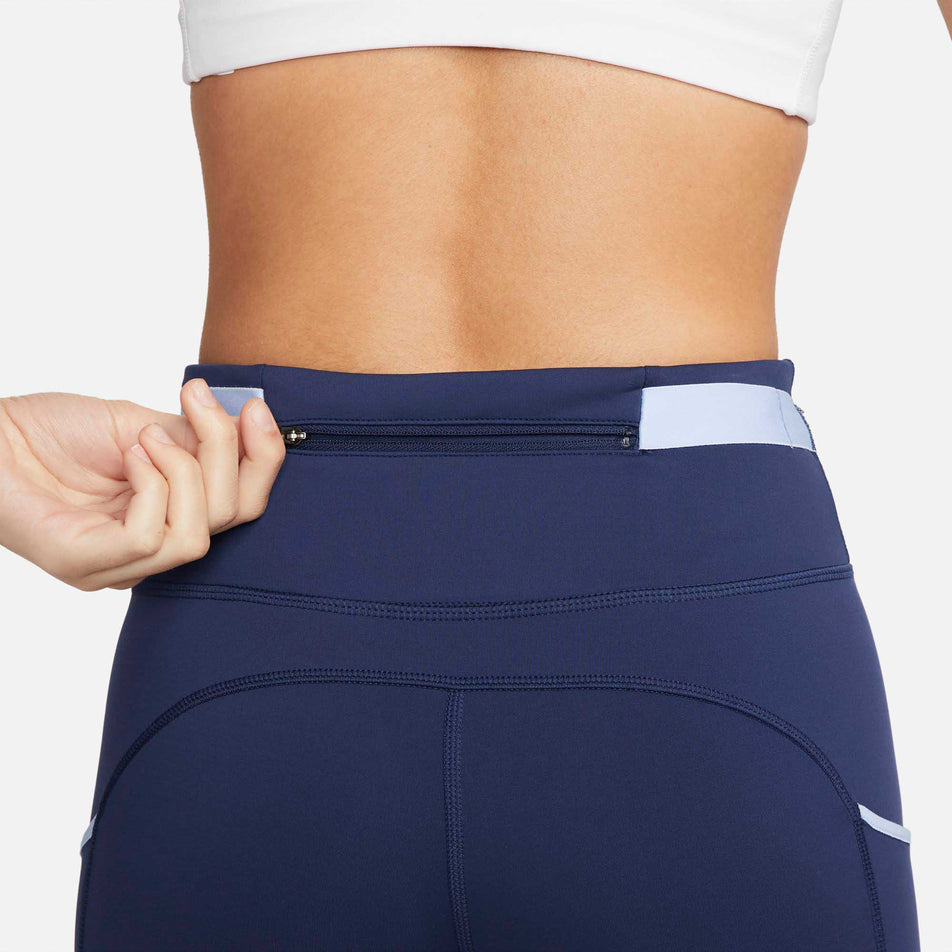 Back zip pocket view of women's nike epic luxe tight trail (6918108446882)
