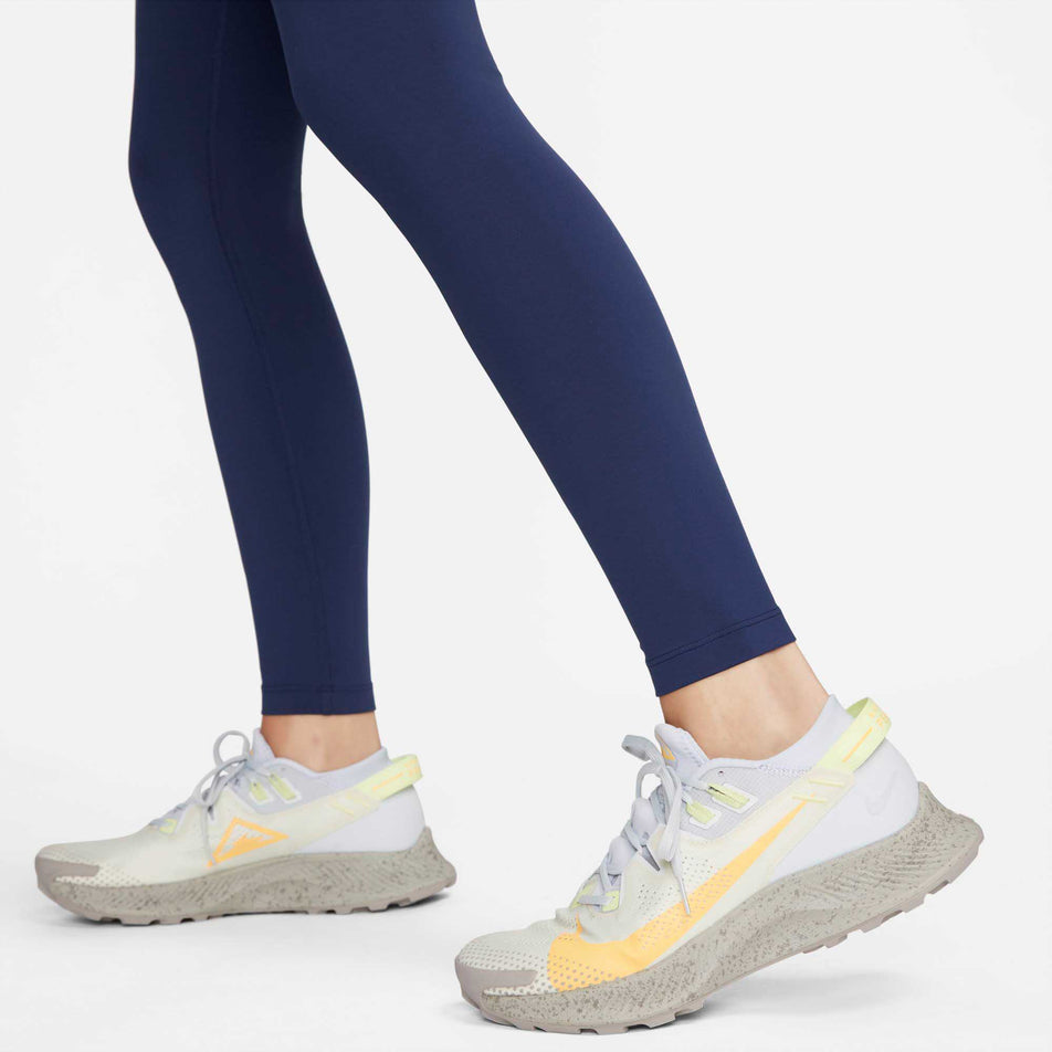 Cuff view of women's nike epic luxe tight trail (6918108446882)
