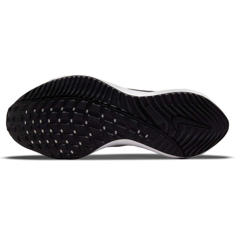 Outsole view of men's nike air zoom vomero 16 running shoes (7351452958882)