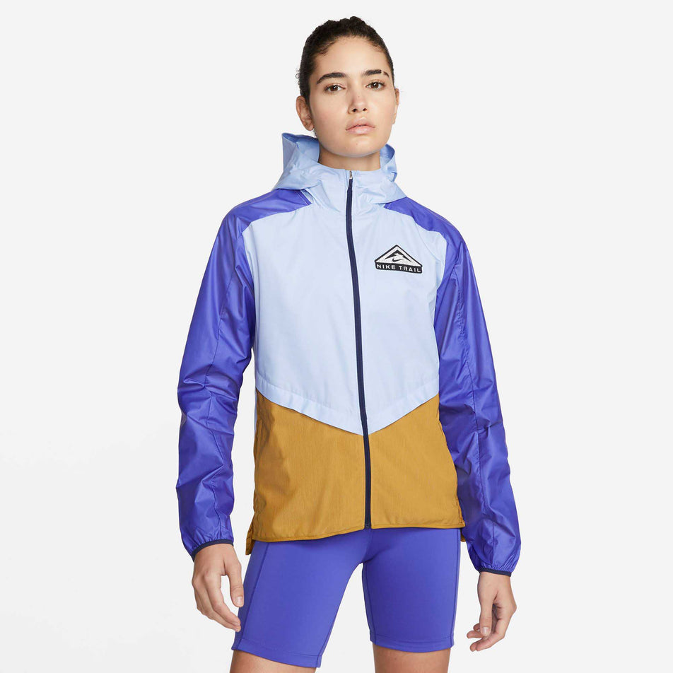 Front view of women's nike sf trail jacket (6918113689762)