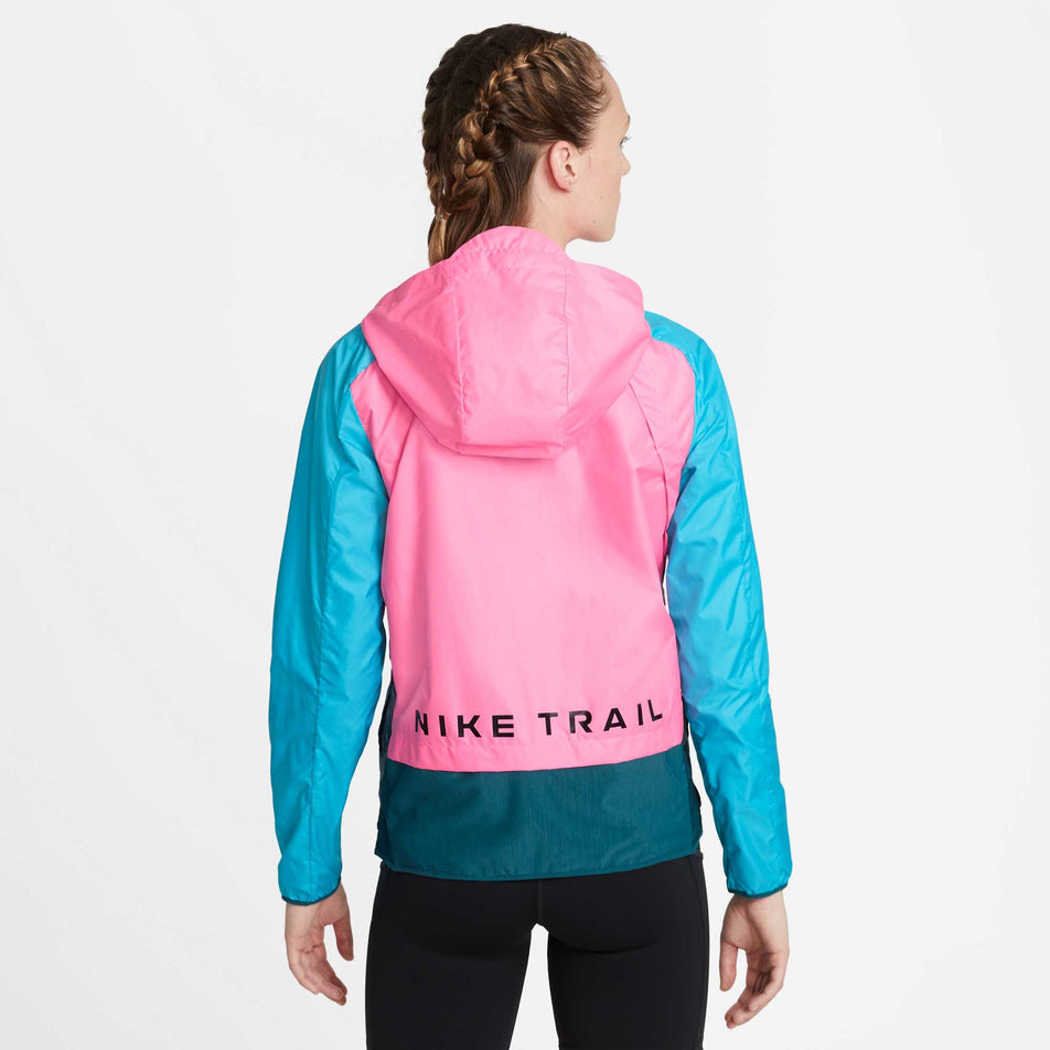 Back view of women's nike sf trail jacket (6918055887010)