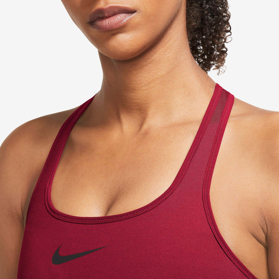Neckline view of women's nike df swsh hs bra (7385238962338)