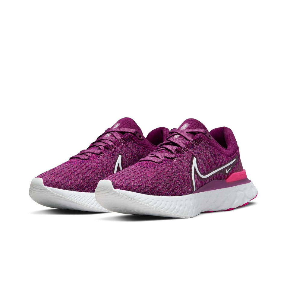 Anterior angled view of women's nike react infinity run flyknit 3 running shoes (7316147044514)