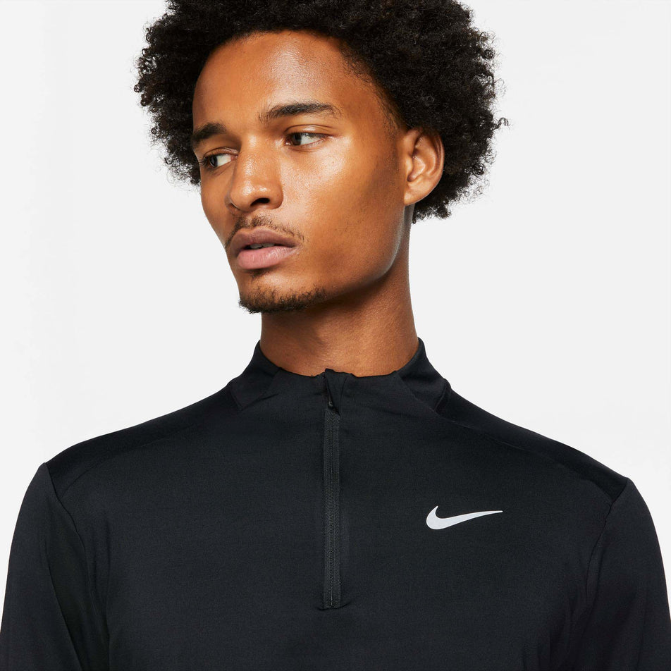 Front collar view of Nike Men's Dri-Fit Element Top HZ in black (7682948366498)