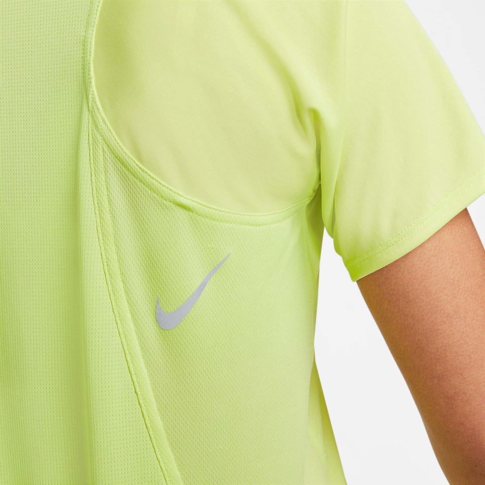 Logo view of Nike Women's DF Race Top SS in green. (7773288890530)