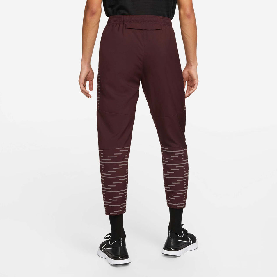 Behind view of men's nike df challenger woven flash pant (7247377924258)