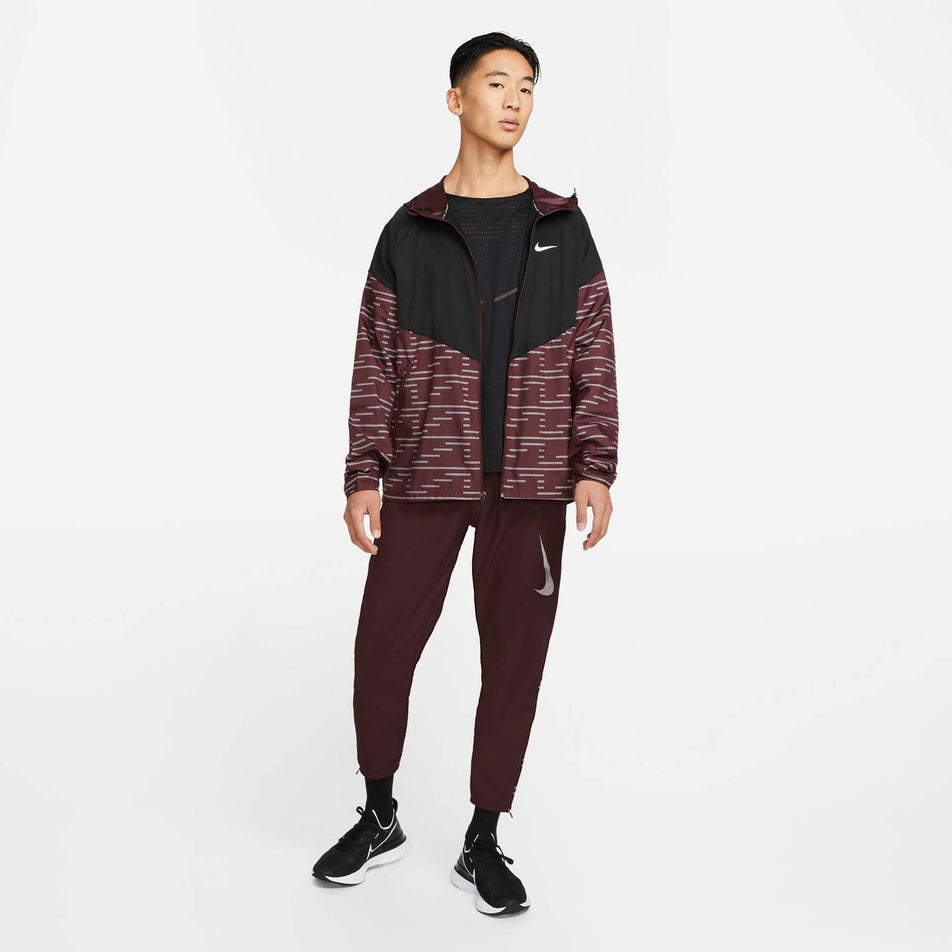 Front model view of men's nike df challenger woven flash pant (7247377924258)