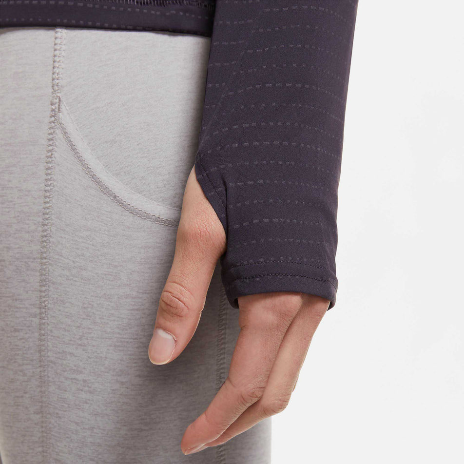 Thumb loop view of women's nike dri-fit run division ls top (6918130466978)