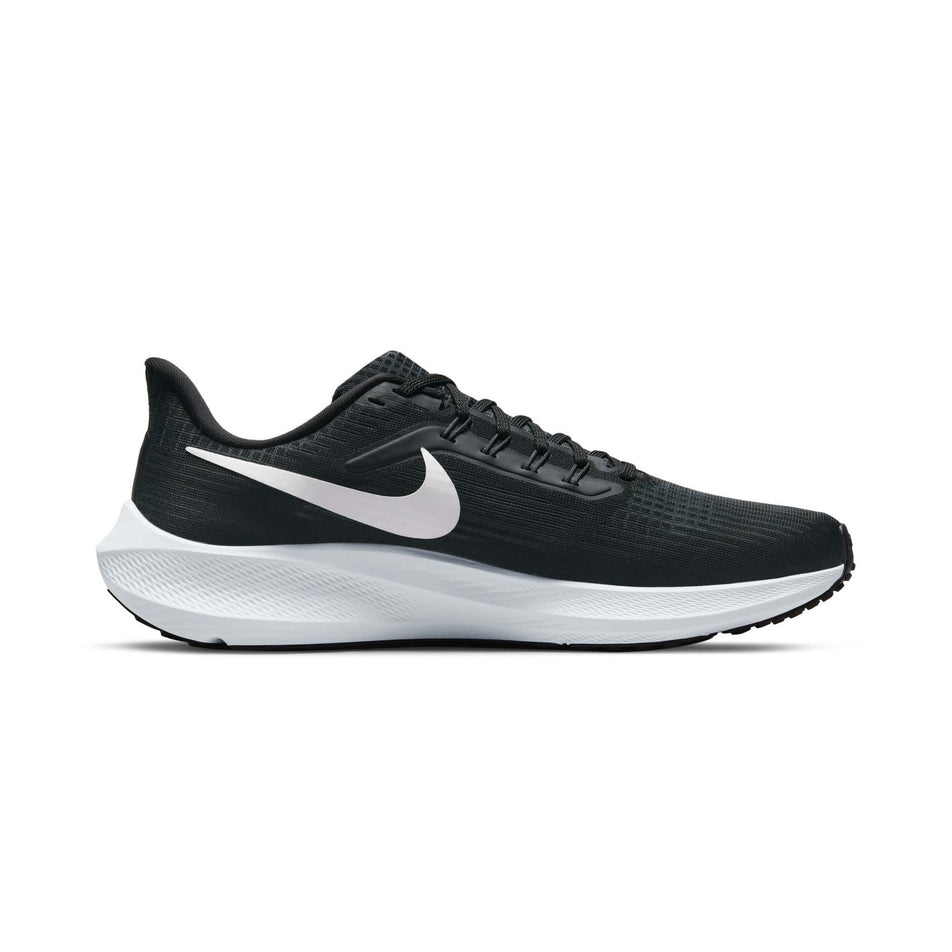 Medial side of the left shoe from a pair of men's Nike Air Zoom Pegasus 39 (7725357203618)