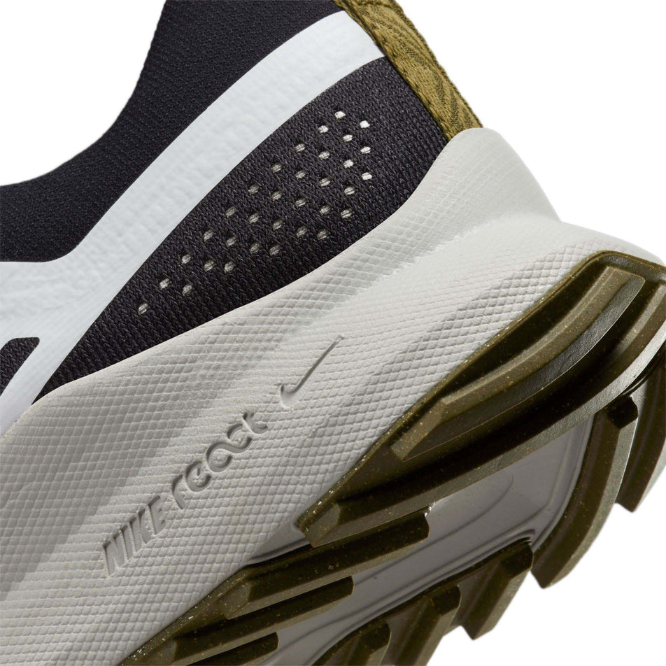 Lateral side of the heel counter on the left shoe from a pair of Nike Men's Pegasus Trail 4 Running Shoes (7867316699298)