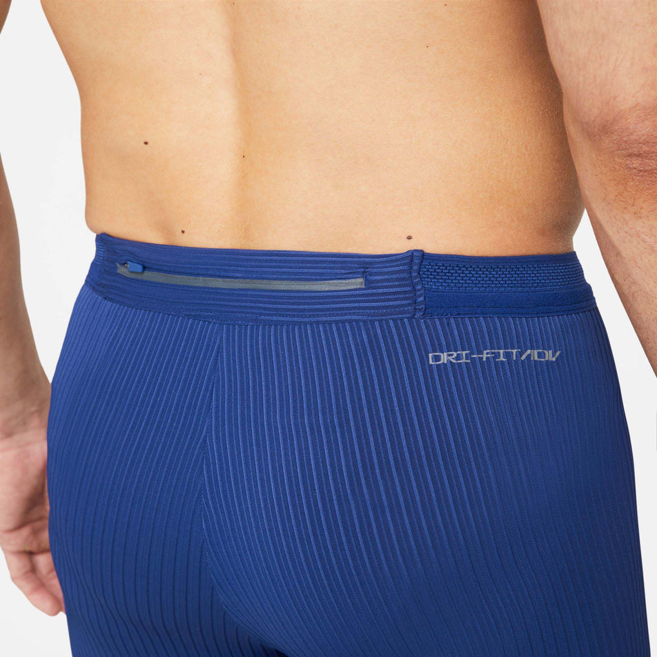 Rear zip pocket view of men's nike df adv aroswft half tight (7388138307746)
