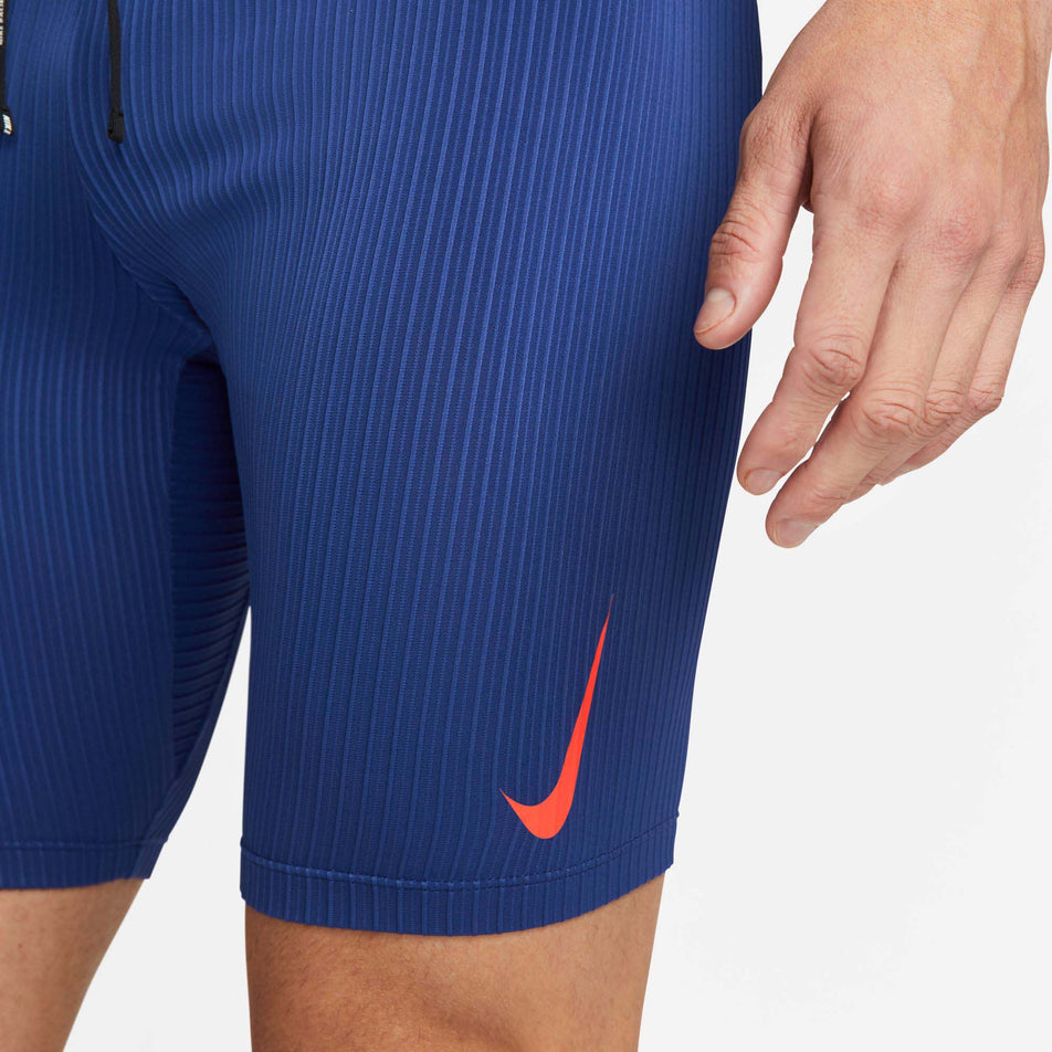 Hemline view of men's nike df adv aroswft half tight (7388138307746)